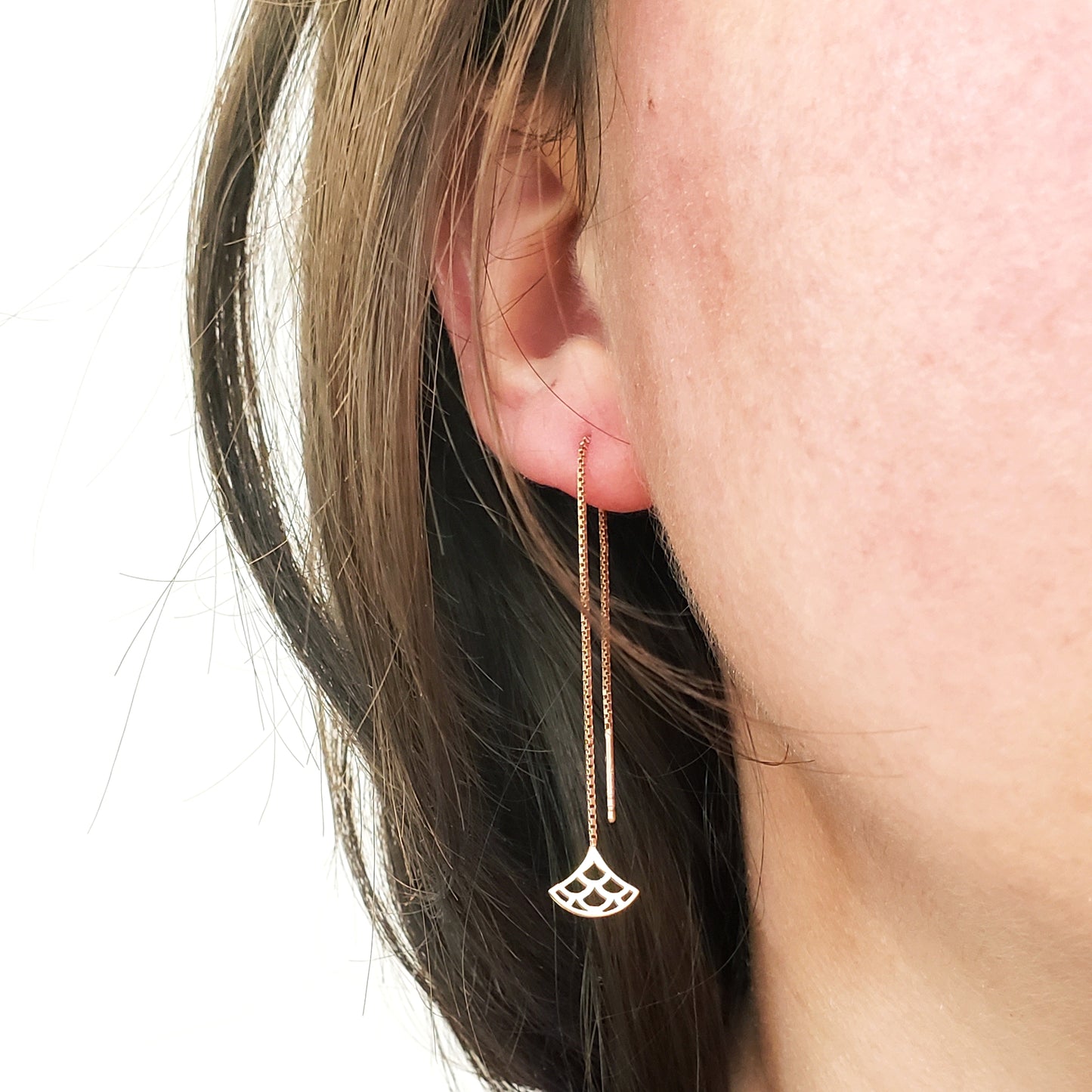 Enfile aiguille boucles d'oreille Vague Seigaiha , argent sterling, inspiration Japon. Bijoux minimalistes.