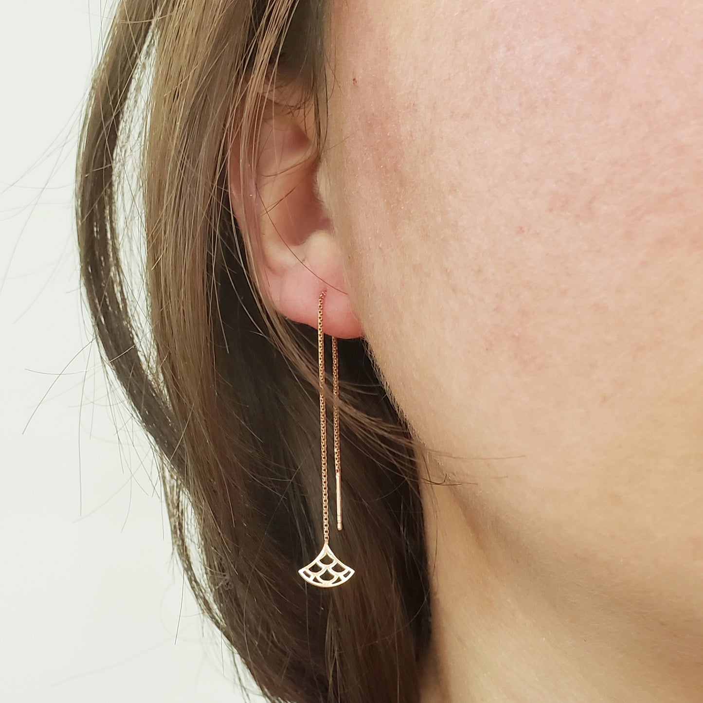 Enfile aiguille boucles d'oreille Vague Seigaiha , argent sterling, inspiration Japon. Bijoux minimalistes.