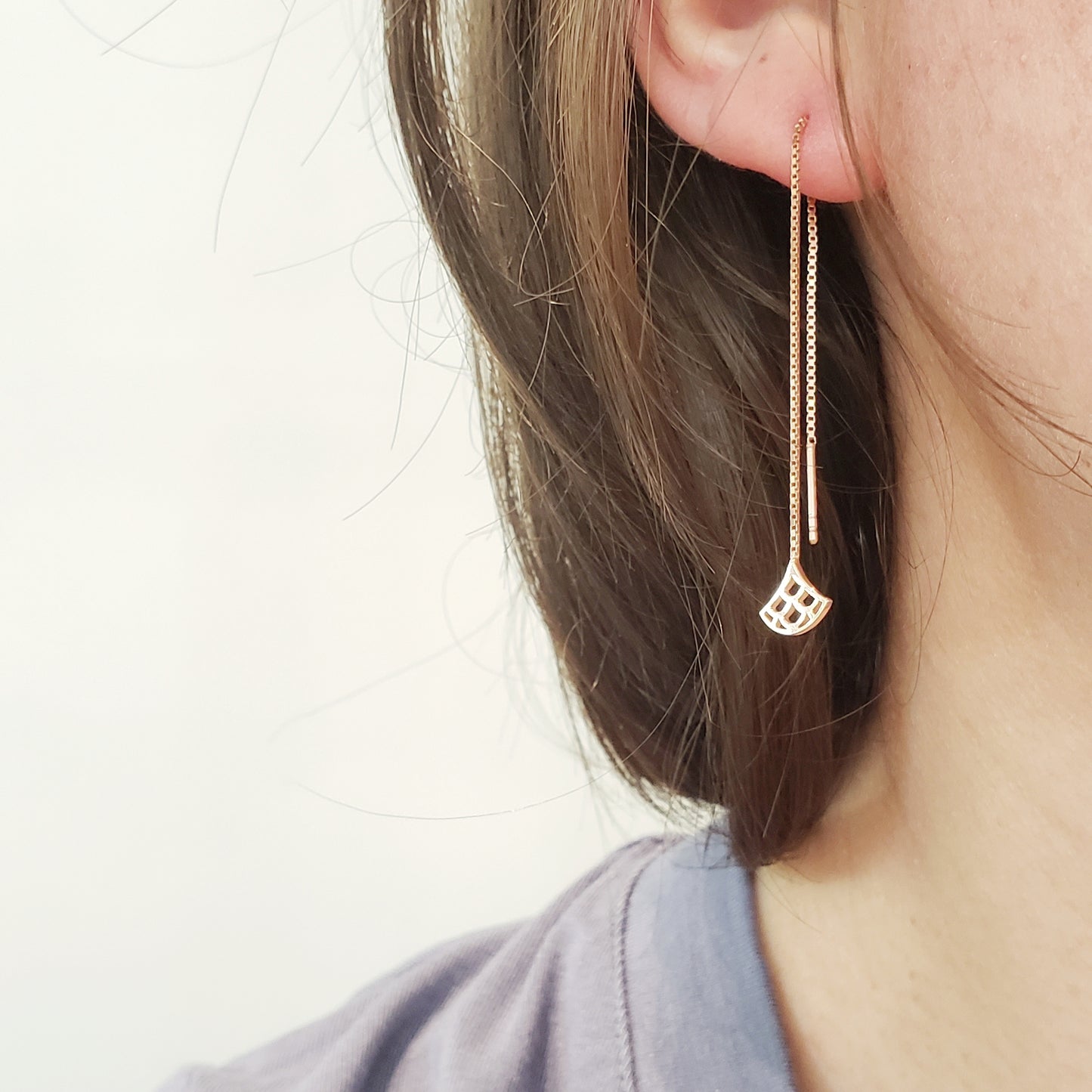 Enfile aiguille boucles d'oreille Vague Seigaiha , argent sterling, inspiration Japon. Bijoux minimalistes.