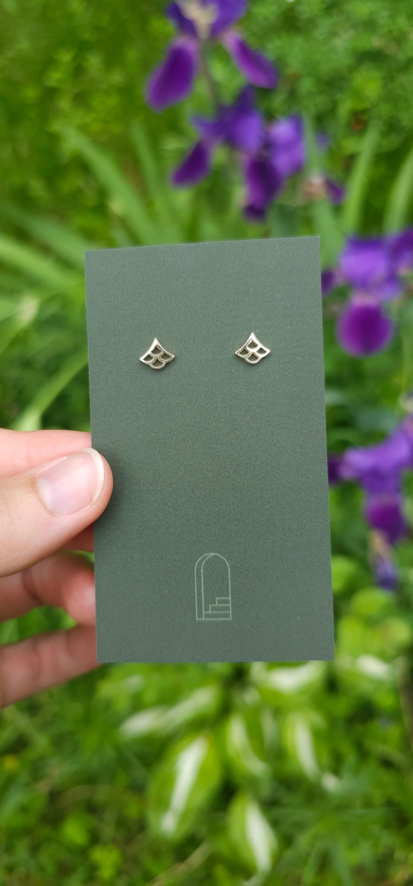 mini boucles d'oreille Vague Seigaiha , or 14k massif, inspiration Japon. Bijoux minimalistes.