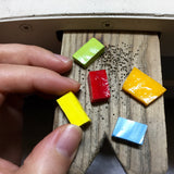 Boucles d'oreille cactus en micro-mosaïque de verre et argent sterling. Puces d'oreille rondes n.2.