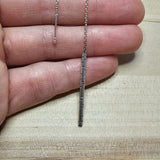 Boucle d'oreille longues Bouleau style enfile aiguille, inspirées de l'écorce des arbres et entièrement faites à la main. Argent sterling.