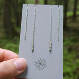 Boucle d'oreille Bouleau style enfile aiguille, inspirée de l'écorce des arbres et entièrement faites à la main. Argent sterling.