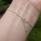 Bracelet mini Bouleau réglable de 6 à 7 pouces, inspiré de l'écorce des arbres. Entièrement fait à la main en argent sterling.