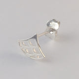 mini boucles d'oreille Vague Seigaiha , argent sterling,  inspiration Japon. Bijoux minimalistes.