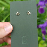 mini boucles d'oreille Vague Seigaiha , or 14k massif,  inspiration Japon. Bijoux minimalistes.