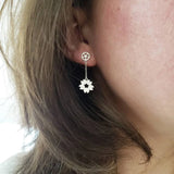 Boucles d'oreilles pendantes Sakura, fleurs de cerisier, argent sterling, bijou d'inspiration Japonaise.