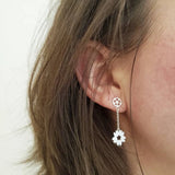 Boucles d'oreilles pendantes Sakura, fleurs de cerisier, argent sterling, bijou d'inspiration Japonaise.