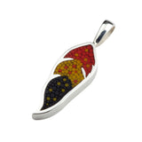 Pendentif Plume 14 en argent sterling et micro-mosaïque de verre, avec chaîne en argent sterling.