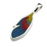 Pendentif Plume 19 en argent sterling et micro-mosaïque de verre, avec chaîne en argent sterling.