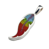 Pendentif Plume 1 en argent sterling et micro-mosaïque de verre, avec chaîne en argent sterling.