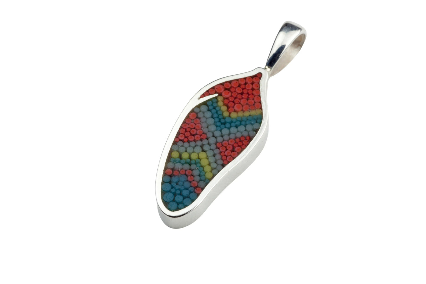 Pendentif Plume 20 en argent sterling et micro-mosaïque de verre, avec chaîne en argent sterling.