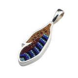 Pendentif Plume 3 en argent sterling et micro-mosaïque de verre, avec chaîne en argent sterling.