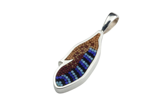 Pendentif Plume 3 en argent sterling et micro-mosaïque de verre, avec chaîne en argent sterling.