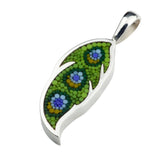 Pendentif Plume 5 en argent sterling et micro-mosaïque de verre, avec chaîne en argent sterling.