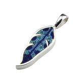 Pendentif Plume 8 en argent sterling et micro-mosaïque de verre, avec chaîne en argent sterling.