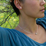 Boucles d'oreilles minimaliste Sakura, fleurs de cerisier, argent sterling, bijou d'inspiration Japonaise.