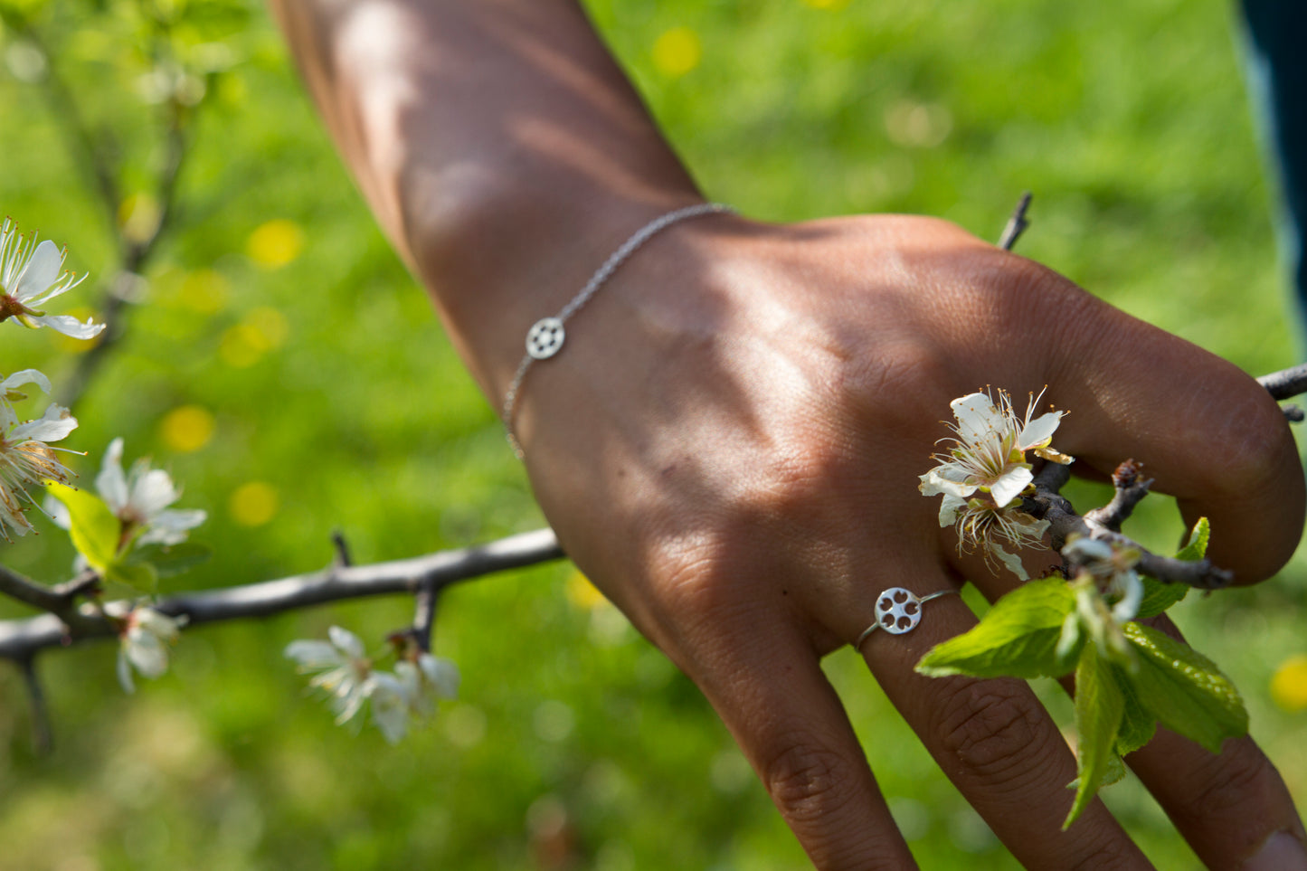 Bague minimaliste Sakura, fleurs de cerisier, argent sterling, bijou d'inspiration Japonaise.